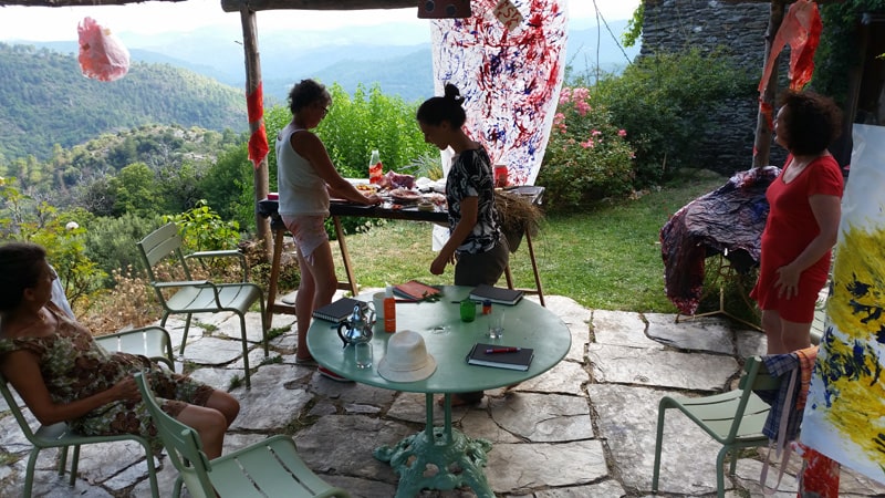 séance d'art-thérapie en groupe avec Cécile Orsoni , Cévennes 2018
